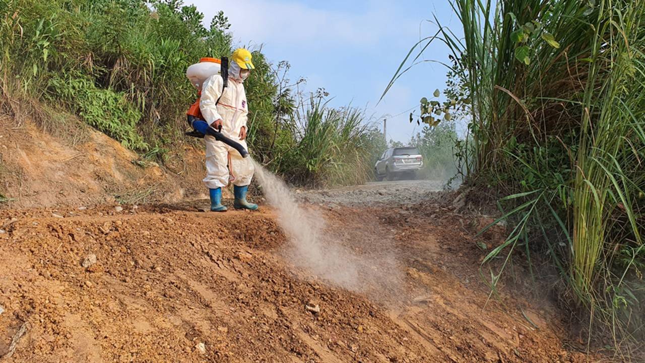 Quá trình xử lý dầu thải ở đầu nguồn nước sông Đà-6