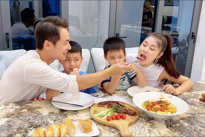 Được chồng nấu ăn, vợ Đăng Khôi cười tít mắt tuyên bố: Không cần chồng đẹp trai, nhiều tiền-11