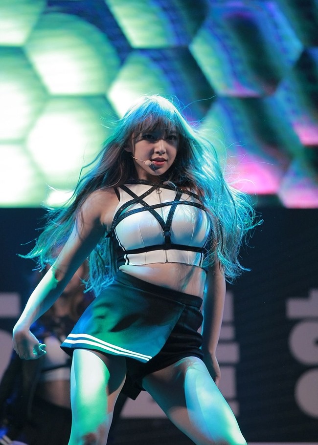 Dây đai ngực, đai chân: Thủ phạm khiến sao Hàn bị dư luận chỉ trích gợi dục-1