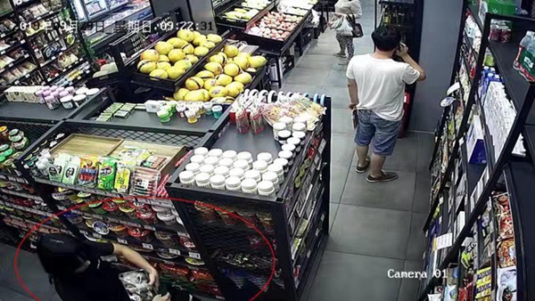 Bắt giữ nữ tặc ăn cắp đồ tại siêu thị, cảnh sát mới ngỡ ngàng biết được gia cảnh cũng như lý do làm chuyện xấu của cô-3