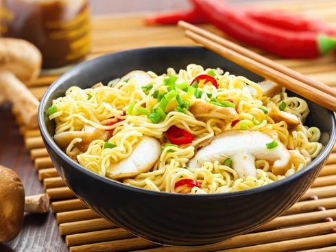 Điều gì xảy ra nếu bạn ăn mì ăn liền liên tục trong một năm?-1