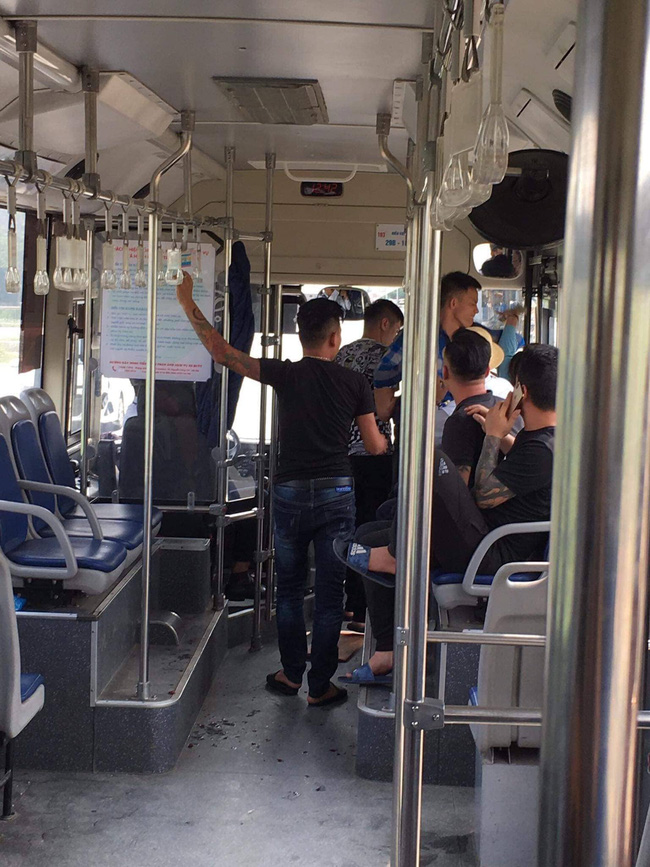 Đã xác định được danh tính các đối tượng hành hung tập thể nữ phụ xe buýt ở Hà Nội-1