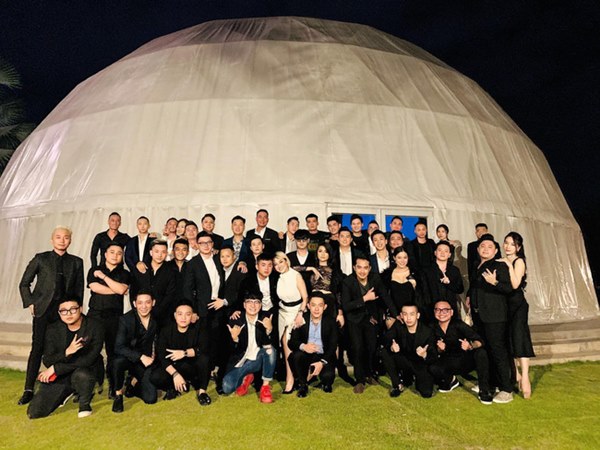 Đẳng cấp tiệc sinh nhật tuổi 33 của anh trai Bảo Thy: Tổ chức ở nhà hàng xa xỉ, bàn tiệc 10 người, dựng rạp to như đám cưới-3