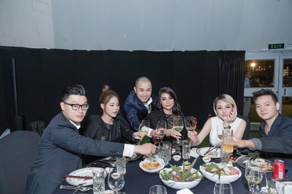 Đẳng cấp tiệc sinh nhật tuổi 33 của anh trai Bảo Thy: Tổ chức ở nhà hàng xa xỉ, bàn tiệc 10 người, dựng rạp to như đám cưới-11