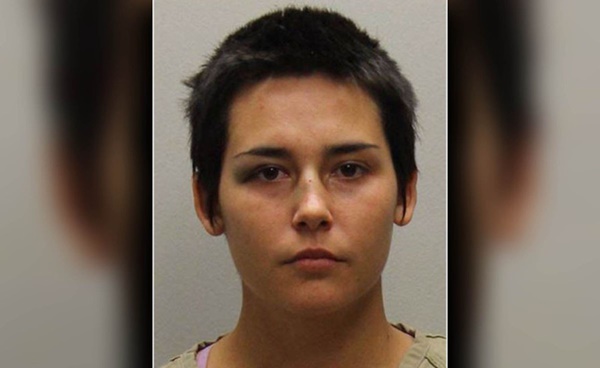 Nghe thấy tiếng chó sủa, người phụ nữ thức dậy kiểm tra thì phát hiện ra hành động kì quái của kẻ đột nhập lương thiện-1