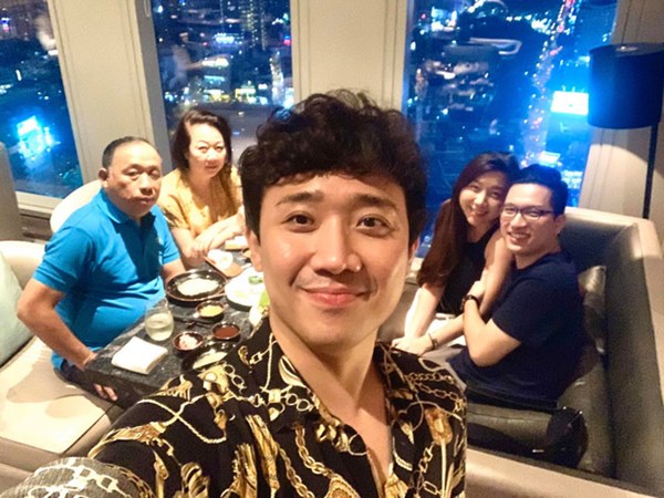 Netizen liên tục thắc mắc vì Hari Won lần đầu vắng mặt trong tiệc sinh nhật mẹ Trấn Thành-1