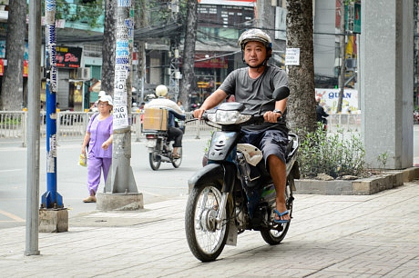 Sao Việt người bán kem, người chạy xe ôm do không sống được bằng nghề-9