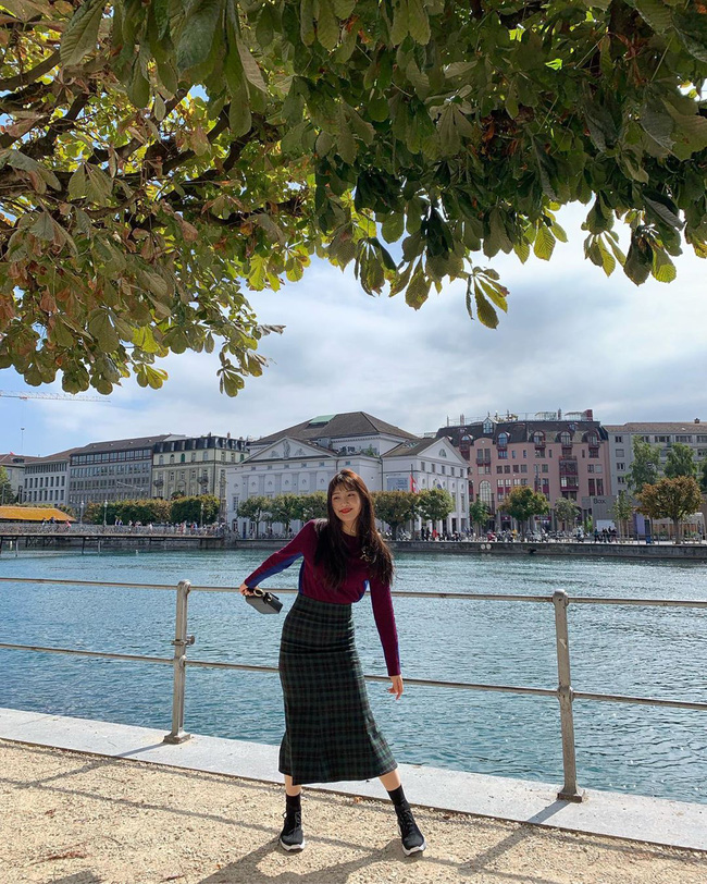 Mấy nàng thích mặc đẹp sao có thể làm ngơ trước 12 cách diện chân váy xinh nức nở này của sao Hàn?-6