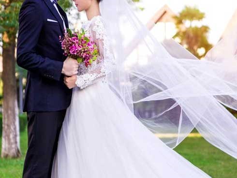 Mẹ dẫn chồng mới kém 15 tuổi về nhà, con gái ngỡ ngàng khi nhận ra danh tính