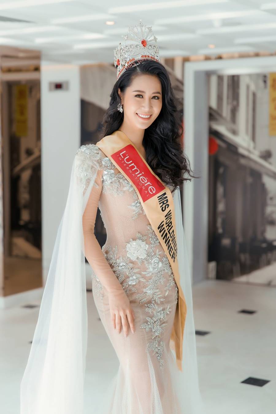 Dương Thuỳ Linh nóng bỏng với bikini, trao lại vương miện cho người kế nhiệm-5