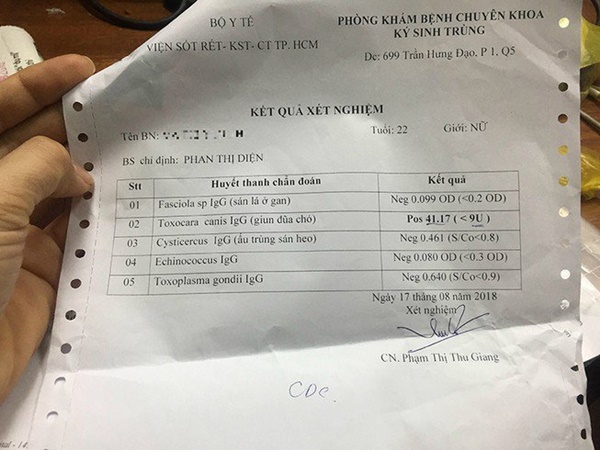 Ba mẹ con bị ngứa râm ran khắp người, đi khám phát hiện cùng mắc chung một loại bệnh-1