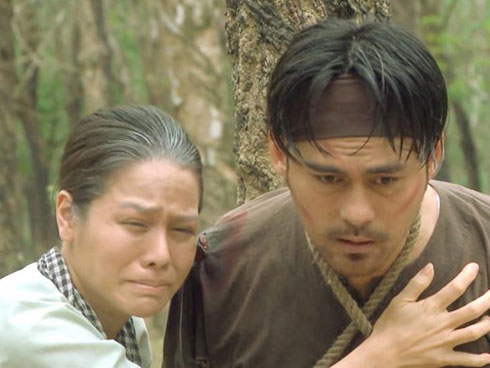 Biết tác giả cái thai oan nghiệt của con gái, Thị Bình (Tiếng Sét Trong Mưa) oà khóc đi tìm Cậu Ba nói hết sự thật-9