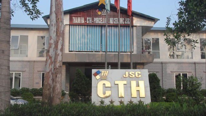 Cận cảnh nơi lưu giữ dầu thải bị tuồn ra đầu độc nước sông Đà của Công ty gốm sứ Thanh Hà-3