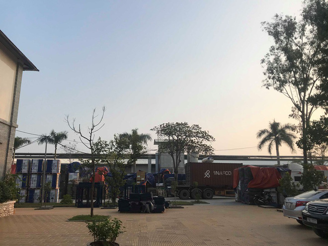 Cận cảnh nơi lưu giữ dầu thải bị tuồn ra đầu độc nước sông Đà của Công ty gốm sứ Thanh Hà-4