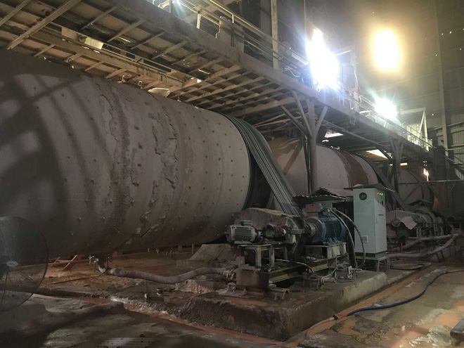 Cận cảnh nơi lưu giữ dầu thải bị tuồn ra đầu độc nước sông Đà của Công ty gốm sứ Thanh Hà-5