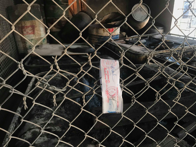 Cận cảnh nơi lưu giữ dầu thải bị tuồn ra đầu độc nước sông Đà của Công ty gốm sứ Thanh Hà-12