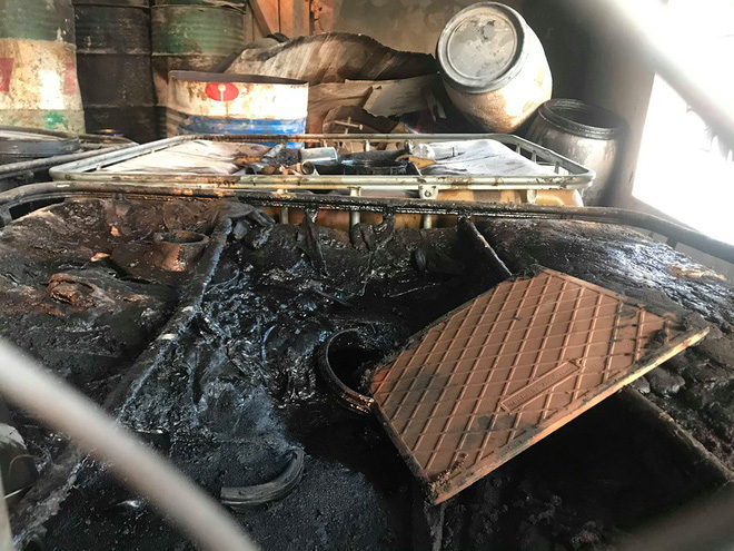 Cận cảnh nơi lưu giữ dầu thải bị tuồn ra đầu độc nước sông Đà của Công ty gốm sứ Thanh Hà-15