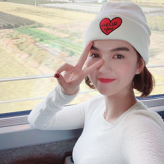 10 điểm sắc vóc của Ngọc Trinh: 9 điểm đường cong vóc dáng, 1 điểm ăn ngay ở mặt tiền-10