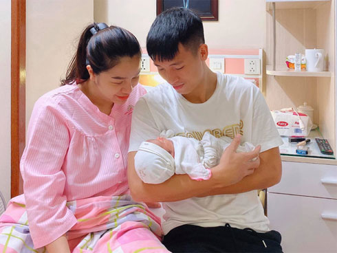 Ảnh cưới Bùi Tiến Dũng: Chú rể đẹp trai ngời ngời, cô dâu photoshop đến biến dạng-7