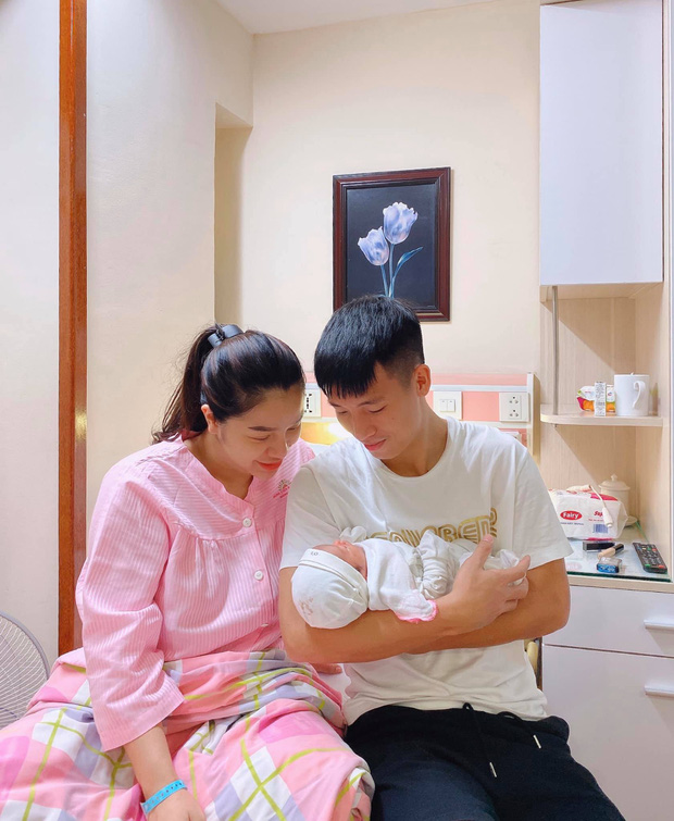 Hành trình ngọt ngào từ yêu đến khi lên chức bố của trung vệ Bùi Tiến Dũng-11