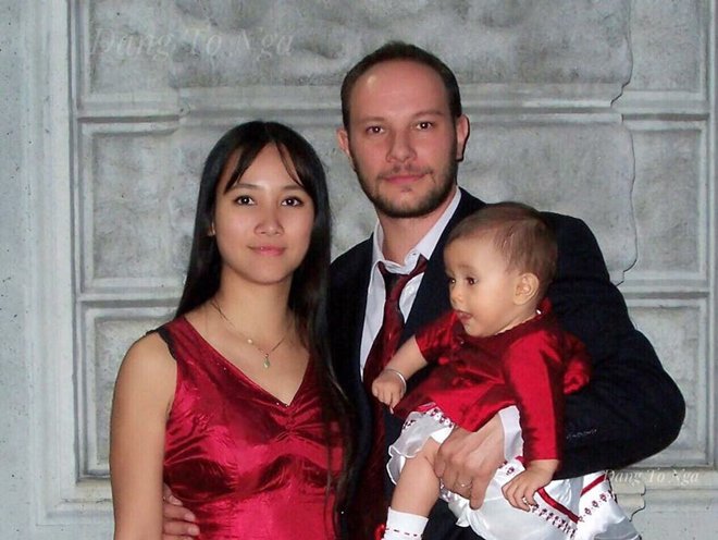 Cô gái Việt làm dâu quý tộc: Vượt biển rước về, mẹ chồng 16 năm ngày ngày giặt quần áo-9