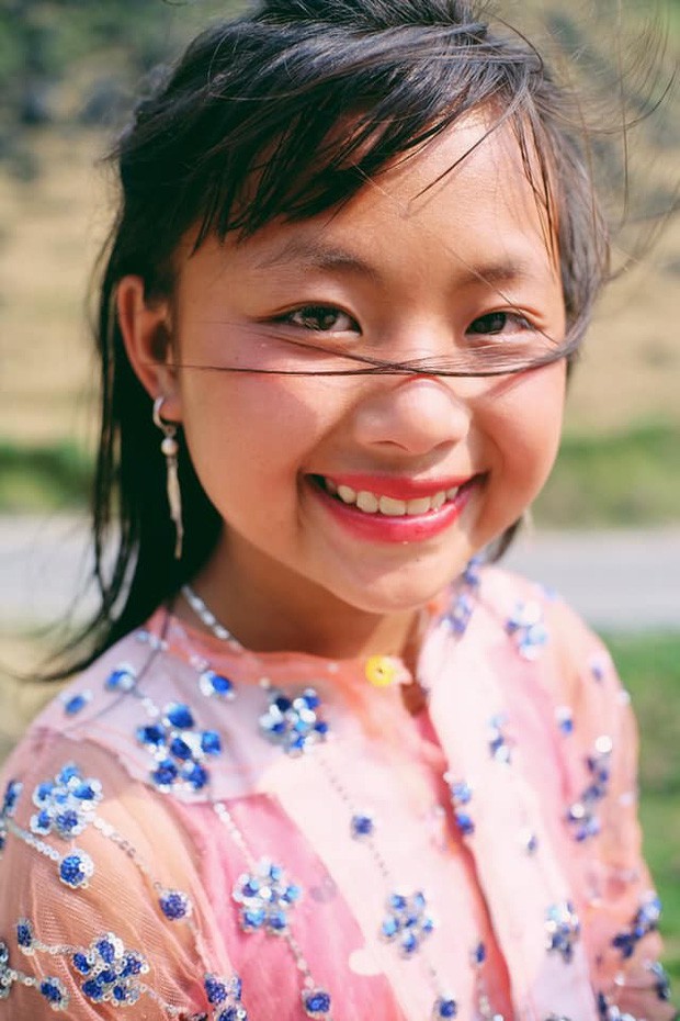 Em bé Hà Giang sở hữu nét đẹp lạ” gây xôn xao khắp mạng xã hội Việt-9