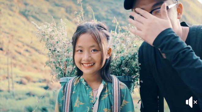 Em bé Hà Giang sở hữu nét đẹp lạ” gây xôn xao khắp mạng xã hội Việt-10