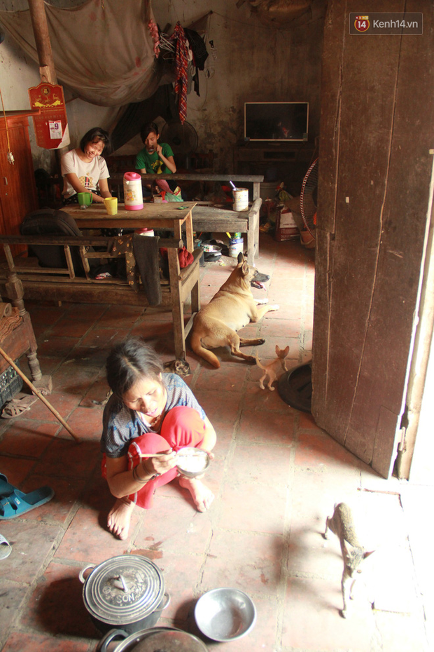 Xót xa cụ bà 75 tuổi nuôi cả gia đình bị tâm thần và thiểu năng trí tuệ ở Vĩnh Phúc: Tôi khuất núi không biết các cháu sẽ ra sao”-12