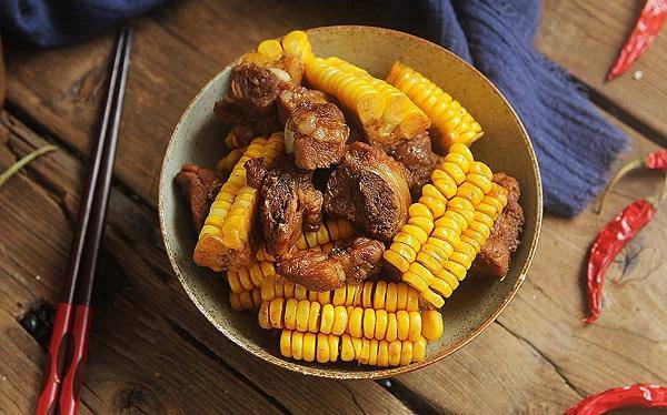 Thấy tôi cho nguyên liệu này vào kho sườn ai cũng cười, nhưng ăn rồi thì khen hết lời-4