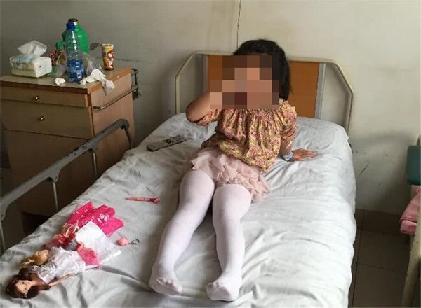Con gái rượu” 6 tuổi bị chảy máu vùng kín bất thường, mẹ nghĩ con bị xâm hại nhưng khi nghe bác sĩ nói nguyên nhân thì hối hận không kịp-3