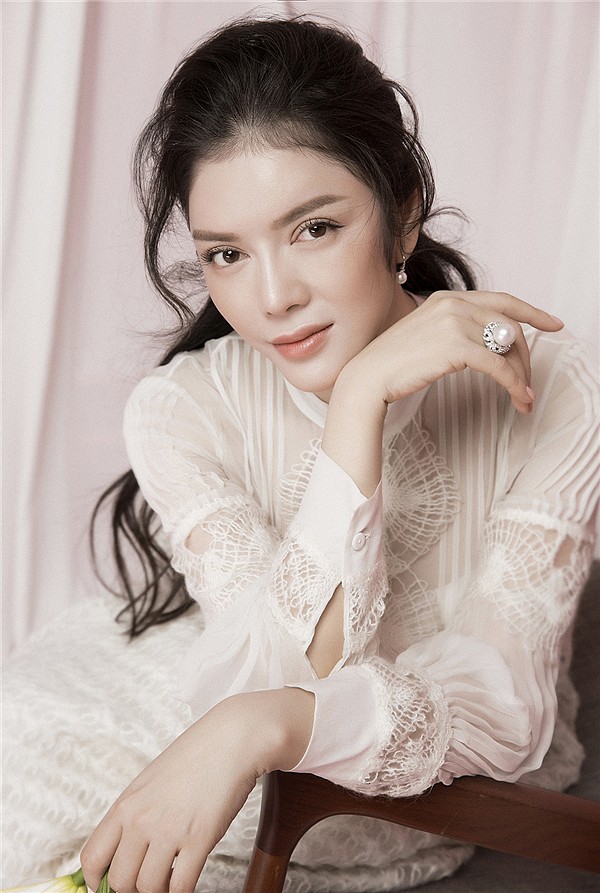 Sau 9 năm yêu đương bí mật, Lý Nhã Kỳ bất ngờ tuyên bố chia tay bạn trai trong đêm-1