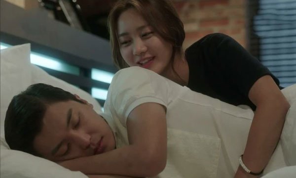 Nửa đêm đến nhà vợ để làm lành, tôi đứng tim trước cảnh tượng phía sau cánh cửa-1