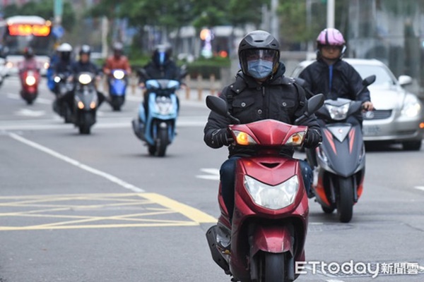 Người phụ nữ được chẩn đoán ung thư phổi do không mang vật dụng này theo khi ra đường, bác sĩ nhắc nhở việc mà ai cũng nên làm-2