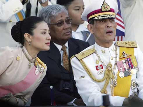 Hoàng hậu Thái Lan tái xuất bên Quốc vương sau khi thứ phi bị phế truất và rò rỉ thông tin về tình hình hiện tại của Hoàng quý phi-6