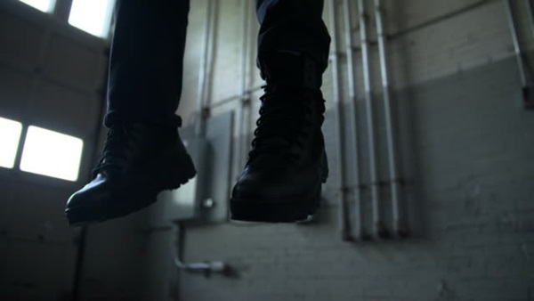 Đau răng khôn mãi mà không được bác sĩ nhổ, 1 người đàn ông treo cổ tự sát-2