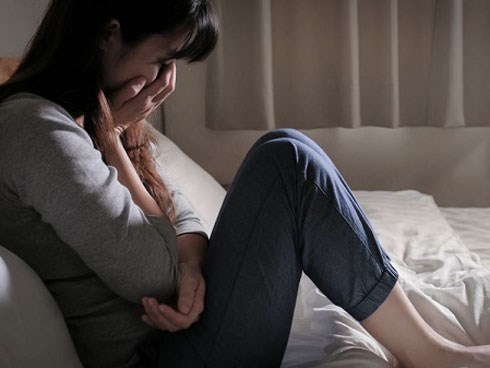 Gặp lại con sau thời gian dài xa cách, em lao đến ôm chầm lấy con nhưng buốt tim khi con lại giãy giụa và bỏ chạy