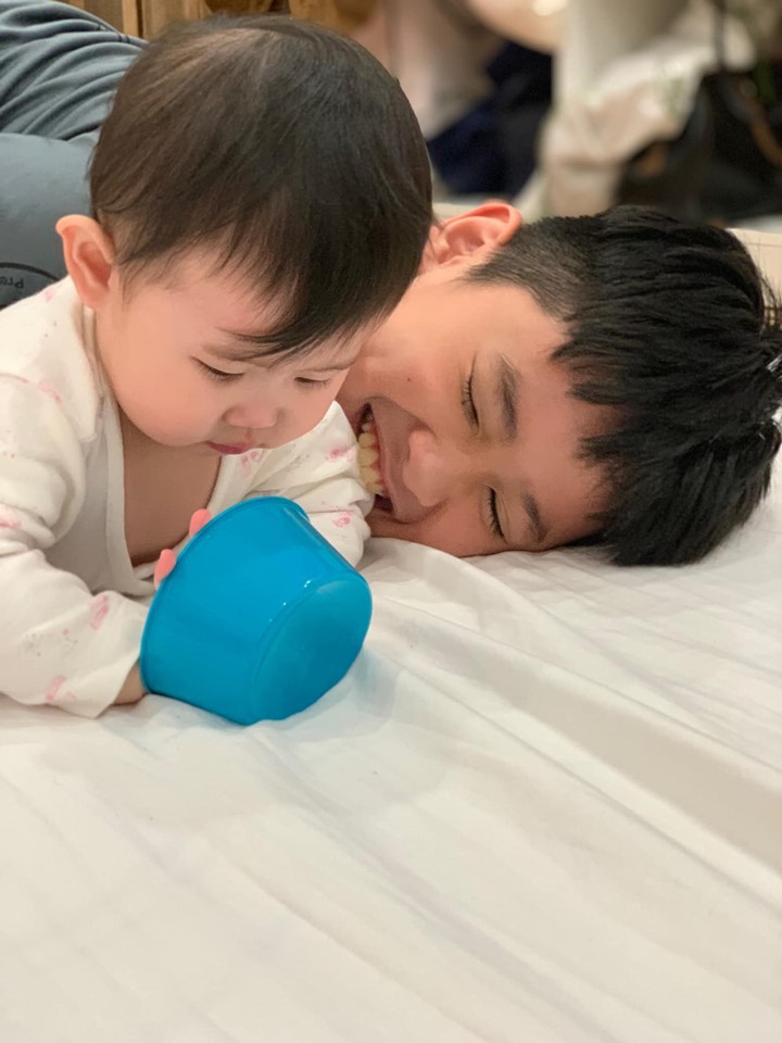 Con trai quay sang hỏi Bao cao su là gì vậy mẹ?, Thân Thúy Hà ú ớ mấy chục giây rồi đưa ra câu trả lời khiến cậu bé gật gù-5