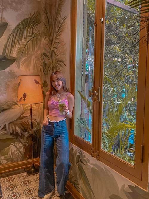 Sau Ngọc Trinh đến lượt Minh Hằng mê quần áo theo phong cách cẩm hường-1