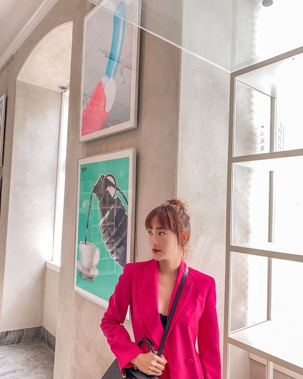 Sau Ngọc Trinh đến lượt Minh Hằng mê quần áo theo phong cách cẩm hường-11