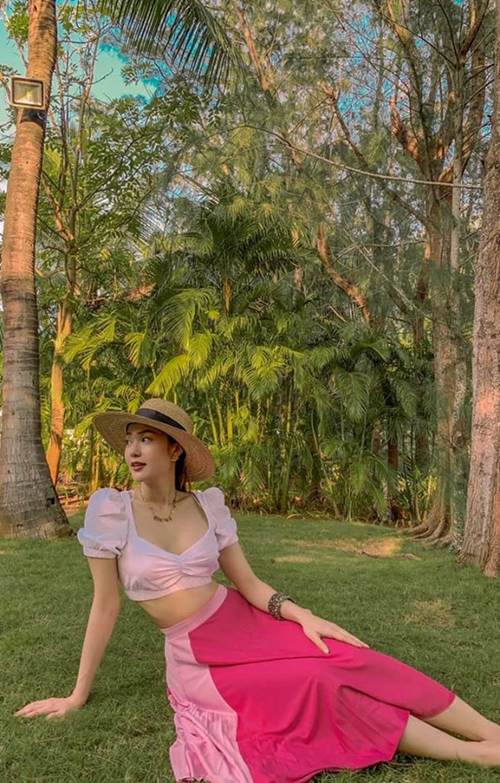 Sau Ngọc Trinh đến lượt Minh Hằng mê quần áo theo phong cách cẩm hường-4