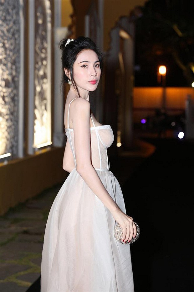 Thủy Tiên diện bikini thả dáng khoe hình thể nuột nà nhưng vẫn bị netizen nhắc nhở vì một điều-2