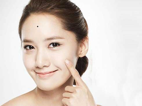 Phụ nữ có nốt ruồi ở 4 vị trí này thần Tài muốn ban lộc cũng