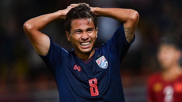 Cầu thủ Thái Lan tát Văn Hậu, đạp Quế Ngọc Hải tiếp tục bị gạch tên khỏi đội tuyển-2