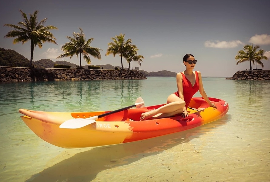 Hoa hậu 3 con Hà Kiều Anh diện bikini khoe dáng đẹp lấn át cảnh ở tuổi 43-7