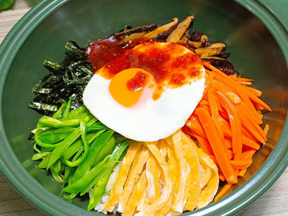 Dọn tủ lạnh, tôi làm ngay món cơm Bibimbap Hàn Quốc vừa nhanh vừa ngon lại vừa đẹp-2