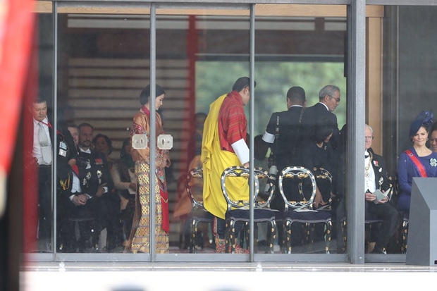 Cộng đồng mạng phát sốt với vẻ đẹp thoát tục không góc chết của Hoàng hậu Bhutan ở Nhật Bản khi tham dự lễ đăng quang-3