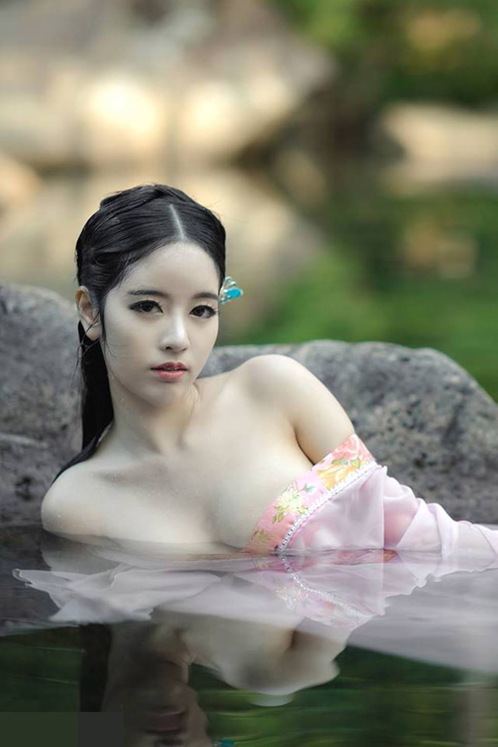 Nhờ đâu 3 cô gái Thái được mệnh danh nữ thần tắm suối?-15