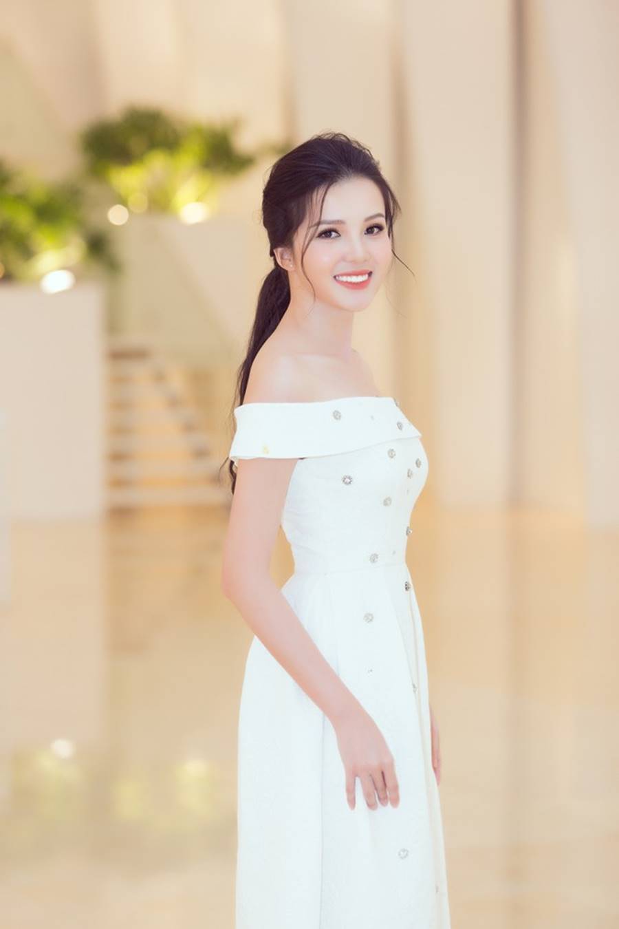 Mỹ Linh, Tiểu Vy đội vương miện lộng lẫy hoá công chúa như trong cổ tích-11