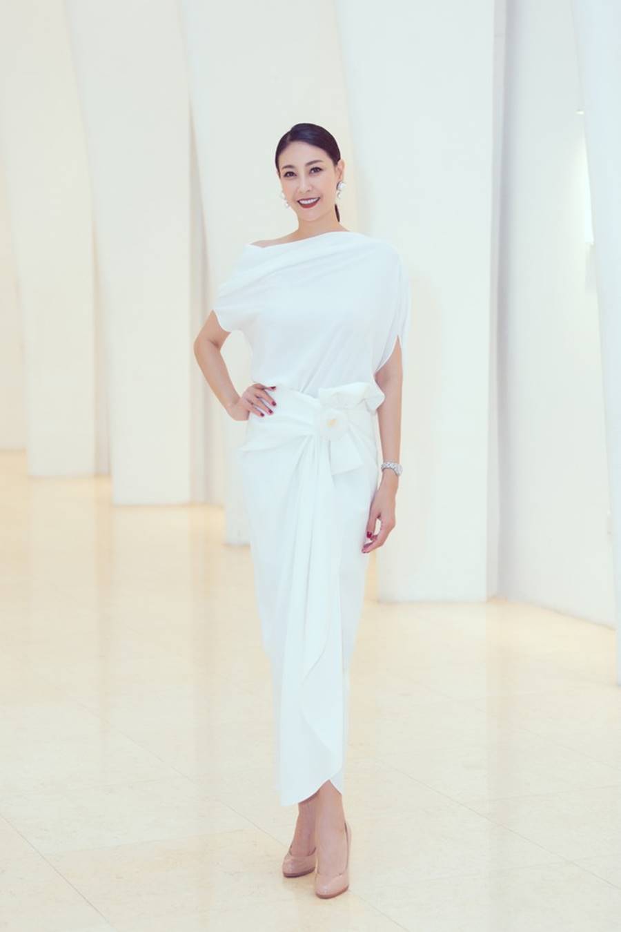 Mỹ Linh, Tiểu Vy đội vương miện lộng lẫy hoá công chúa như trong cổ tích-9