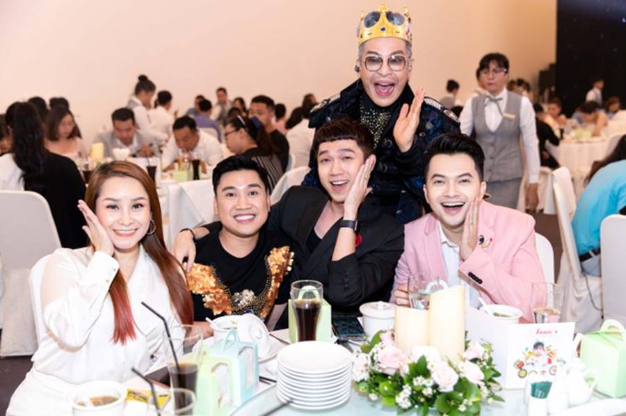 Mỹ Linh, Tiểu Vy đội vương miện lộng lẫy hoá công chúa như trong cổ tích-13